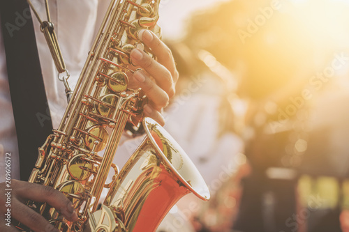 Photographie jazz musician playing the saxophone Beautiful voice