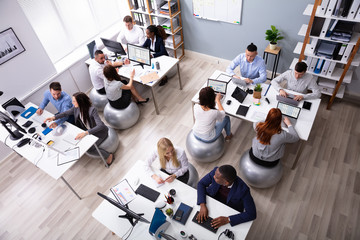 Aufkleber - Group Of Businesspeople Discussing While Working In Office