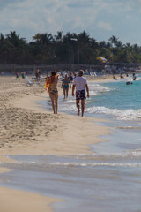 turistas nadando en Varadero Cuba