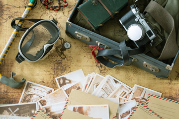 Aufkleber - retro mask and snorkel with a suitcase, notebook, old map, souvenir cards and travel equipment / holiday concept