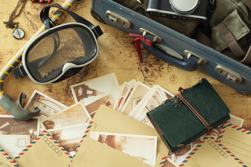 Aufkleber - retro mask and snorkel with a suitcase, notebook, old map, souvenir cards and travel equipment / holiday concept