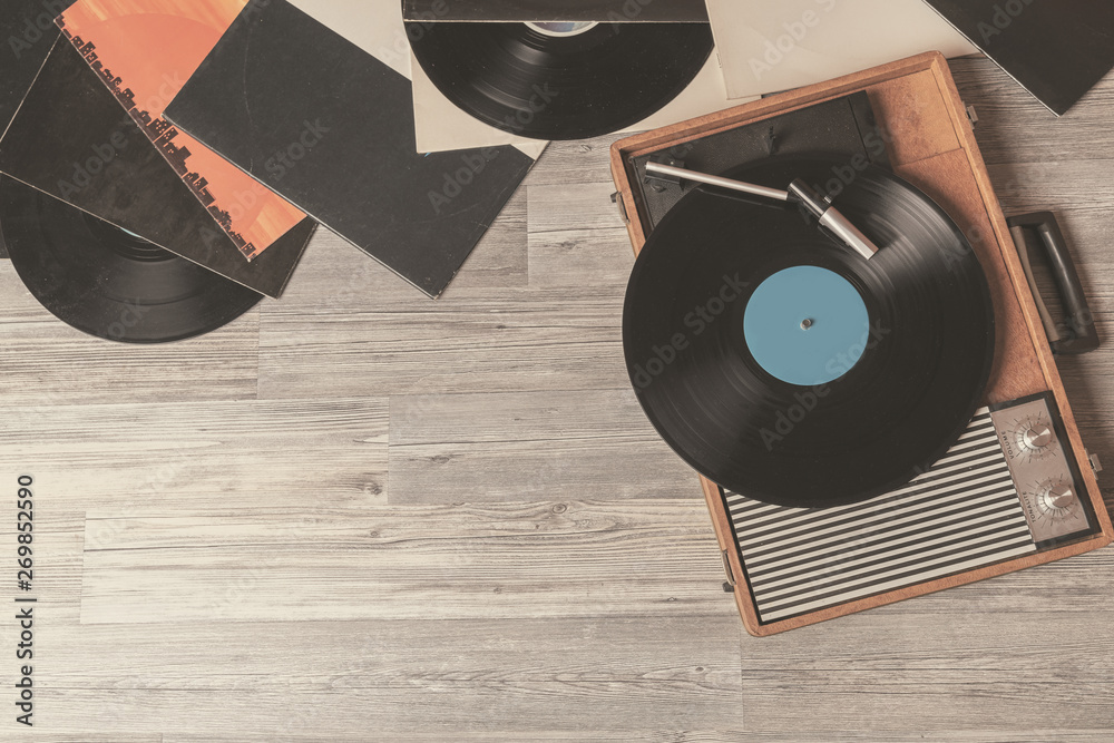Vintage Gramophone with a vinyl record on gray wooden table, top view and copy space - obrazy, fototapety, plakaty 