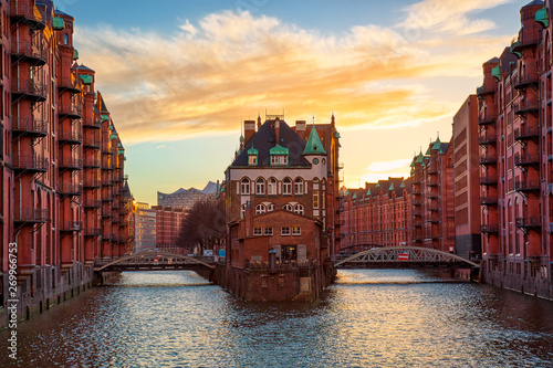 Cuadros en Lienzo The Warehouse district Speicherstadt during sunset in Hamburg, Germany