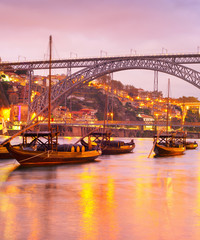 Fototapete - Twilight  Douro river, Porto Portugal