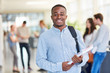 © Robert Kneschke - Junger afrikanischer Student am College