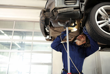 Canvas Print - Technician checking modern car at automobile repair shop