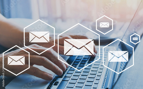 Cuadros en Lienzo email marketing or newsletter concept, sending e-mails
