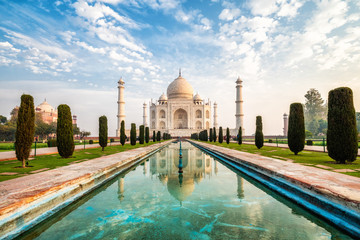 Canvas Print - Taj Majal at sunrise in Agra, India.