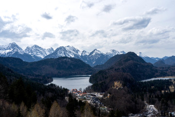  Hohenschwangau castle, view from Neuschwanstein castle, the famous viewpoint in Fussen, Germany - Immagine.