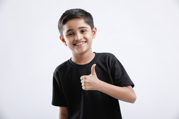 Canvas Print - little Indian / Asian boy showing thumbs up