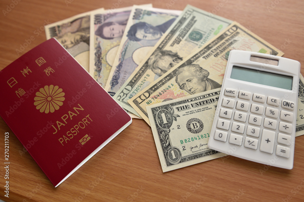 海外旅行イメージ 外貨両替 パスポートとお金と電卓 Stock Gamesageddon