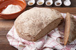 angeschnittenes Brot mit Brotgewürzen
