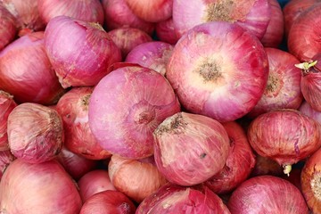 Poster - red shallots at the market