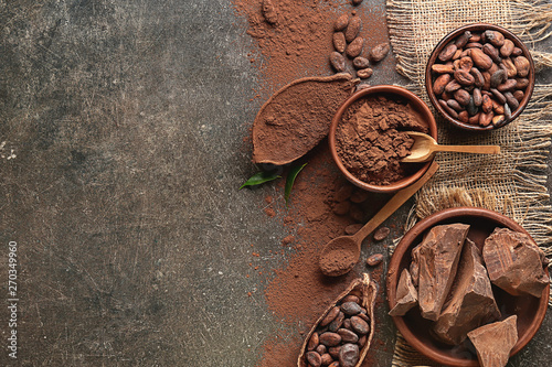 Fotografía Composition with cocoa powder and chocolate on dark background