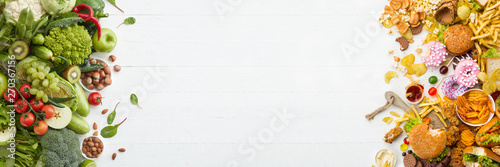 Fotomural Fast food dish and health food on white background