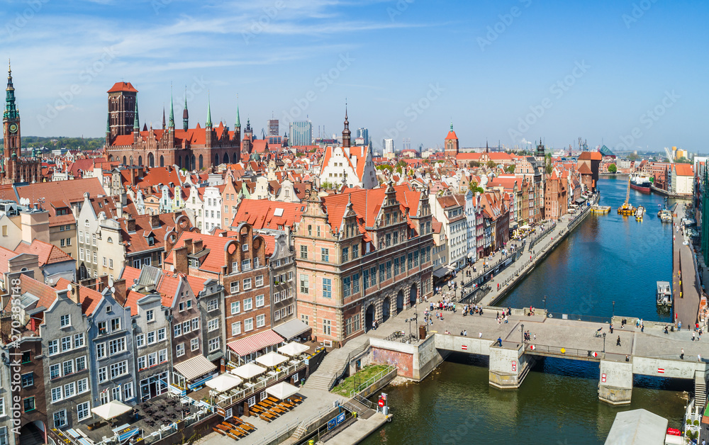 Gdańsk stare miasto. Zielony Most i Zielona Brama z lotu ptaka. - obrazy, fototapety, plakaty 