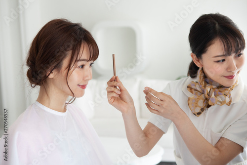 ショップ店員がモデルの女性にメイクアップをしている Buy This Stock Photo And Explore Similar Images At Adobe Stock Adobe Stock ショップ店員がモデルの女性にメイクアップをしている Buy This Stock Photo And Explore Similar Images At Adobe Stock Adobe Stock