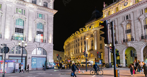 Cuadros en Lienzo London, view of Regent St at night