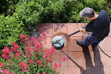 Cleaning stone slabs with the high-pressure cleaner