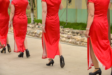 Wall Mural - The women in the cheongsam are walking