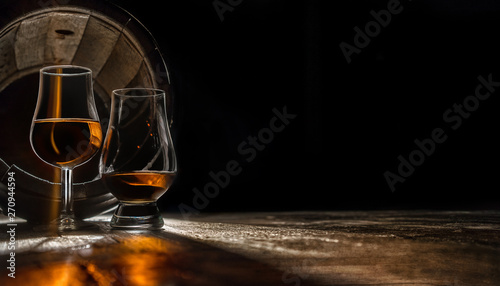 Fotografía Calvados, digestif, aperitif, cognac - aged in an oak barrel