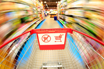 The empty shopping cart is in the supermarket