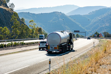 Canvas Print - Camion cisterna de mercancias peligrosas