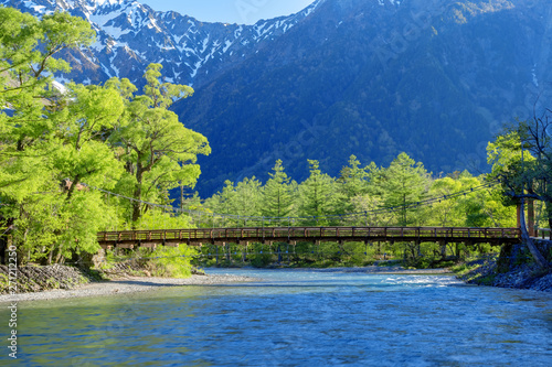 新緑の上高地 梓川と河童橋 Wall Mural Wallpaper Murals Omune 新緑の上高地 梓川と河童橋 Wall Mural Wallpaper Murals Omune