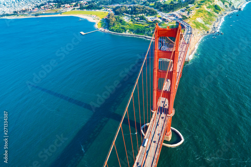 Aerial view of the Golden Gate Bridge in San Francisco, CA Tableau sur Toile