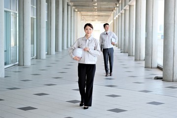 Poster - 建築　ビジネス　ポートレート　男女　二人　屋内