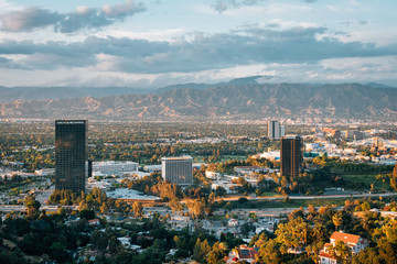 Canvas Print - Cityscape view of the San Fernando Valley from Universal City Overlook on Mulholland Drive in Los Angeles, California