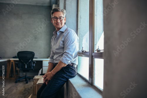Fotografía Entreprenuer at his office