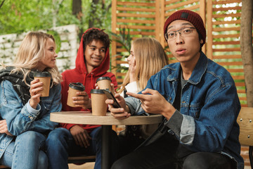 Canvas Print - Group if cheerful multiethnic friends teenagers