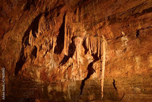 Fotomural Sculptures naturelles au coeur de la terre à la grotte de Trabuc à Mialet (30140