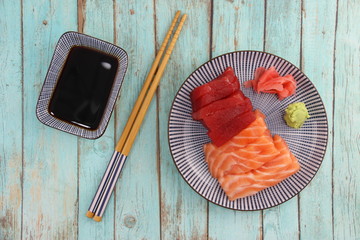 Canvas Print - Sashimi thon, saumon, baguette et sauce soja