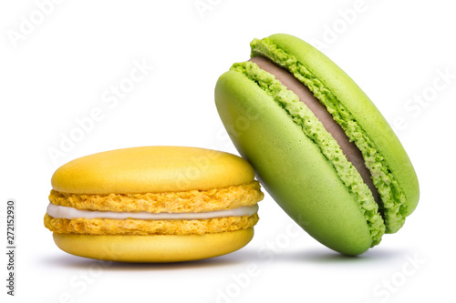 Cuadros en Lienzo Yellow and green macaron cookies isolated on white background