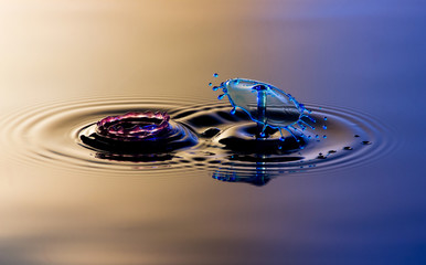 Two collision effect of two falling water drops - Drop Sculpture.