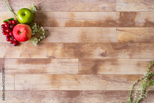 フルーツとグリーンと木目の背景素材 Stock Photo Adobe Stock