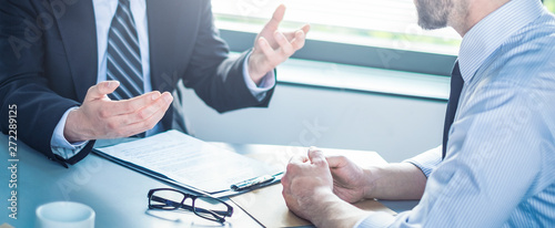 Cuadros en Lienzo Business people negotiating a contract.