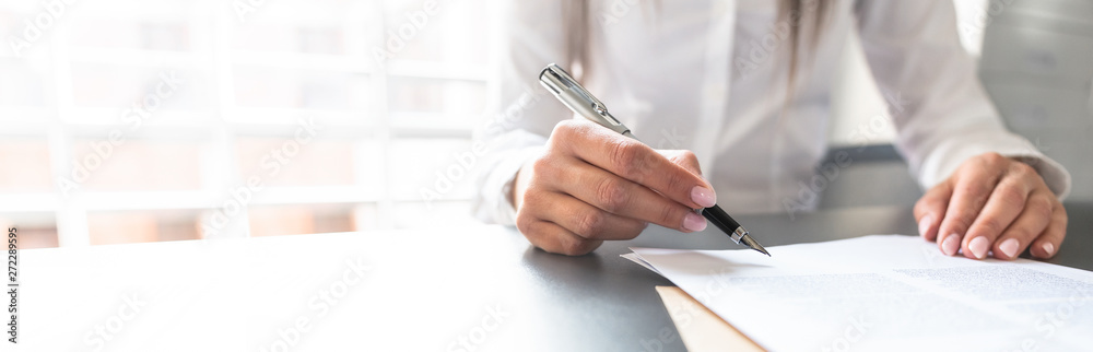 Business woman signing contract, making a deal. - obrazy, fototapety, plakaty 