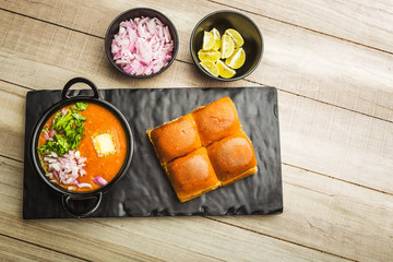 Wall Mural -  Indian spicy fast food / snacks Paav Bhaji with bread, onion and butter