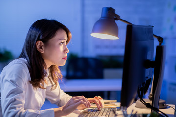 Canvas Print - woman overtime work