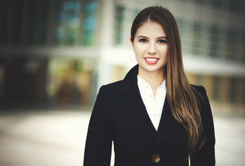 Poster - Portrait of a young smiling business woman