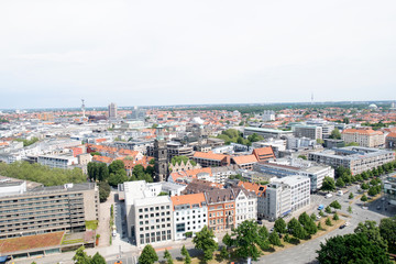 blick auf die bauliche struktur in hannover niedersachsen deutschland fotografiert an einem sonnigen Tag im Juni