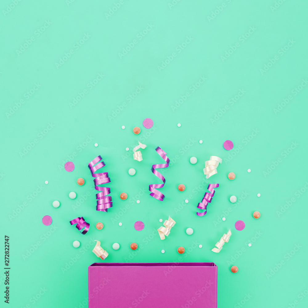 Birthday gift box with confetti - obrazy, fototapety, plakaty 
