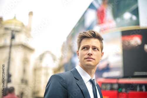 Cuadros en Lienzo Attractive elegant man walking in the street