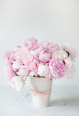 Fototapete - beautiful pink peony flowers bouquet in vase