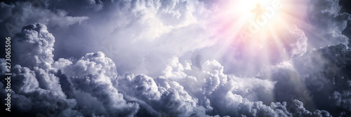 Fotomural Jesus Christ In The Clouds With Brilliant Light - Ascension / End Of Time Concep
