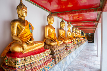 Canvas Print - Nice Gold Buddha Statue in Thailand Temple.