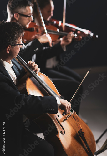 Fotografía Symphonic orchestra performing on stage